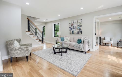 1505 Crestwood Dr, Alexandria VA  22302-2303 exterior