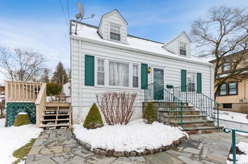 5 Mckinley Ave, Valhalla, NY 10595-2017