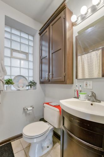 1702 Wolcott Ave, Chicago IL 60636-2126 exterior