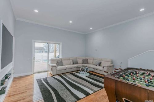 1541 1 St, Babylon NY 11704-5059 exterior