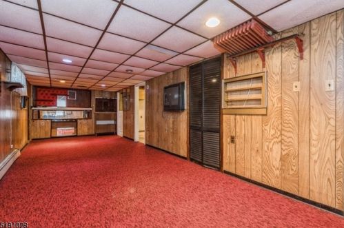 19 Cloverhill Pl, Montclair NJ 07042-4818 exterior