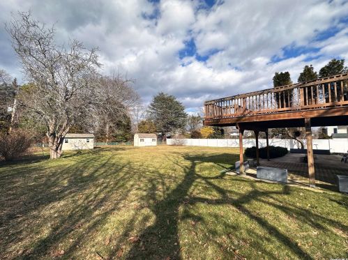 4 Cutchogue Ln, Commack NY  11725-4207 exterior