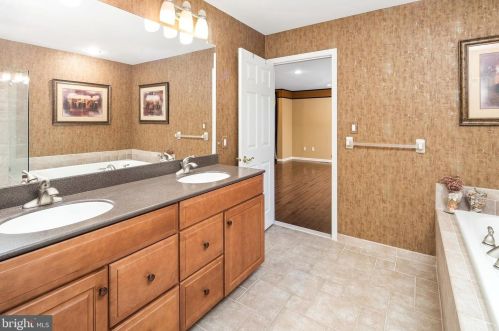 47 Tree Swallow Dr, Princeton NJ 08540-6134 exterior