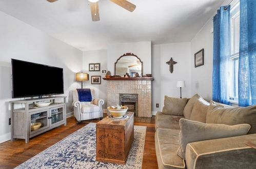 2117 Lloyd Ave, Pittsburgh PA  15218-1712 exterior