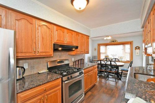 836 Corona Ave, Valley Stream, NY 11580-1547