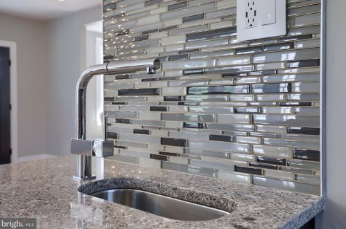 1297 Wheatland Ave, Lancaster PA 17603-4520 exterior