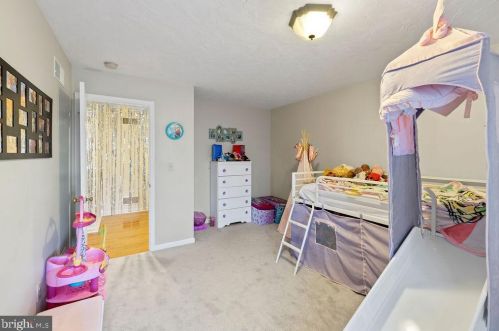 381 Thornhill Dr, Hanover PA  17331-7976 exterior