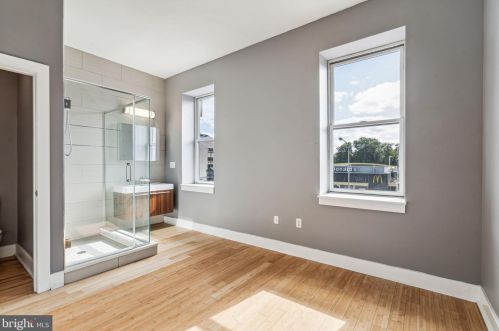 3146 Broad St, Philadelphia PA 19147-4919 exterior