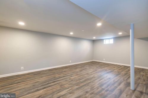 7935 Elvaton Rd, Glen Burnie MD 21061-6074 exterior