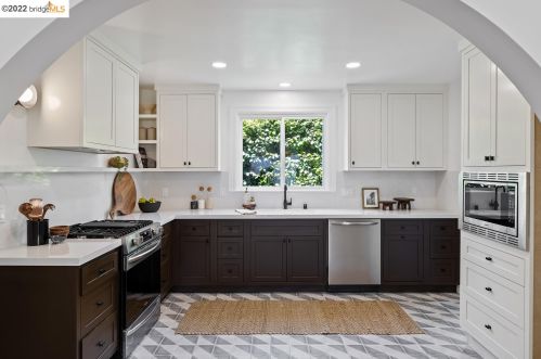 20 Hopkins Ct, Berkeley CA 94706-2511 exterior