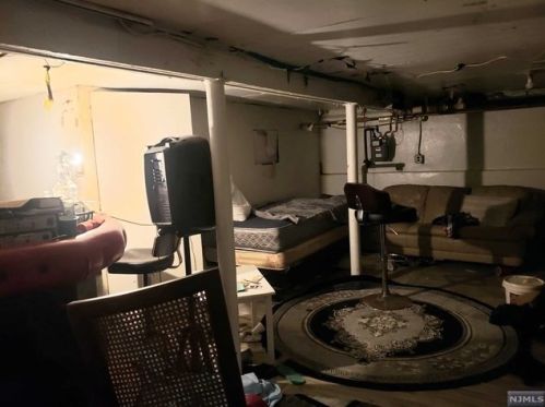 1290 Beaumont Ave, Teaneck NJ 07666-4901 exterior