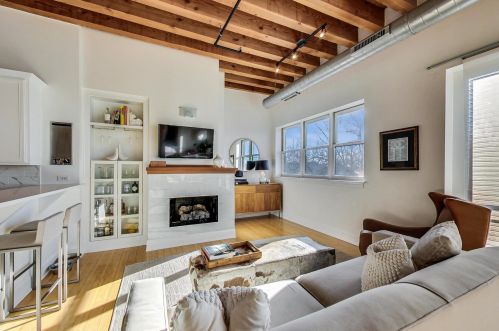 2310 Nelson St, Chicago, IL 60618-8016