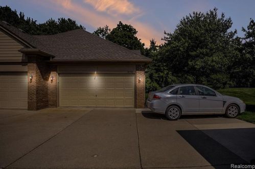 46506 Country Ln, Macomb Township MI 48044-3350 exterior