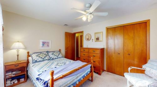 10 Oxcart Dr, Windsor CT 06095-1218 exterior