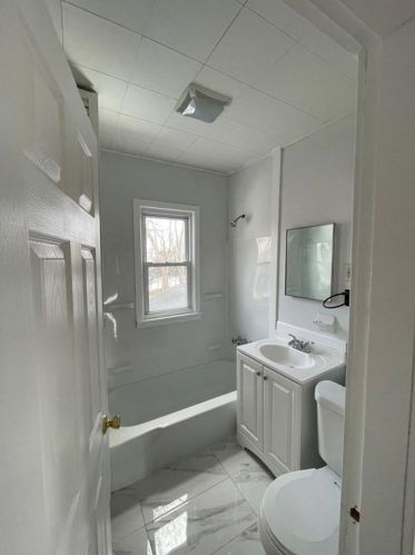 28 Bonner St, Chicopee MA 01013-1127 exterior