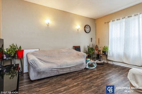 2623 7th St, Milwaukee, WI 53215-3407