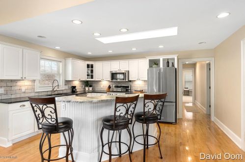 3031 Thorncrest Dr, Grand Rapids MI 49546-7358 exterior