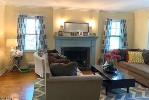 559 Mount Pleasant Ave, Livingston NJ  07039-1607 exterior