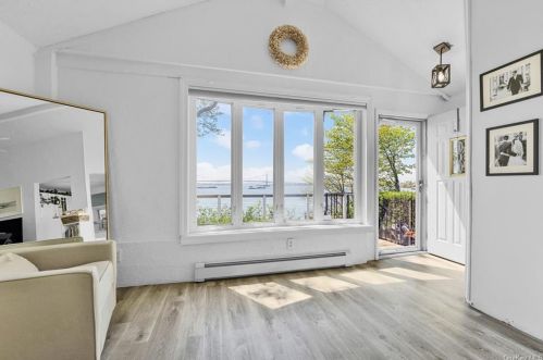 54 Indian Trl, Bronx, NY 10465-3931