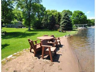 4248 Reiland Ln, Saint Paul MN  55126-3127 exterior