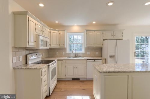 850 Zermatt Dr, Hummelstown PA  17036-9706 exterior