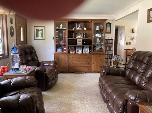 184 Bayberry Rd, Woonsocket RI 02895-2706 exterior