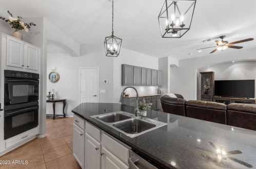 2425 Barbie Ln, Phoenix AZ  85085-5004 exterior