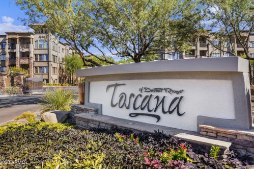 5350 Deer Valley Dr, Phoenix AZ  85054-4126 exterior