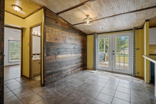 663 Maple Is Rd, Meskegon MI 49442-9479 exterior