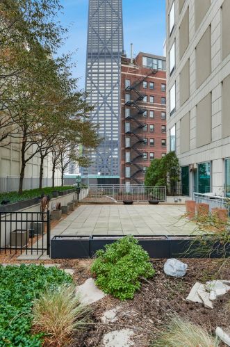 50 Chestnut St, Chicago IL  60611-2093 exterior