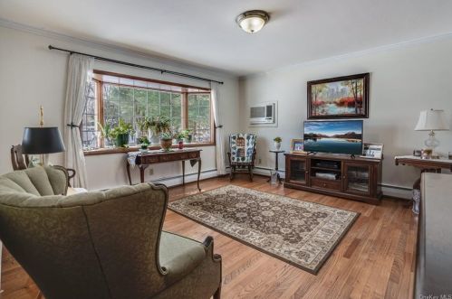 102 Meadow Ln, Poughkeepsie NY 12603-3278 exterior