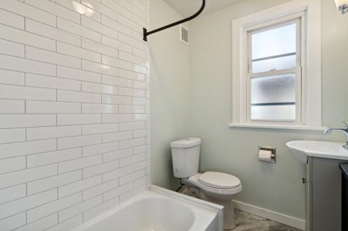 1614 Aurelius St, Pittsburgh PA 15218-2320 exterior