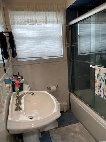 32 Albermarle Ave, Babylon NY 11704-8002 exterior