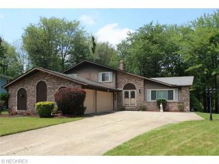 7010 Lido Ct, Cleveland, OH 44129-6304