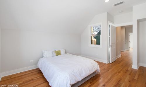 4032 Francisco Ave, Chicago IL 60618-2602 exterior