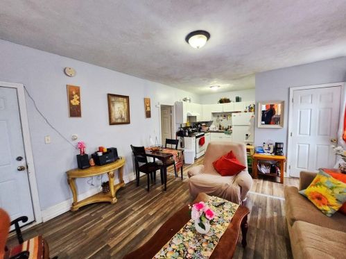 39 Vandewater St, Providence RI 02908-1623 exterior