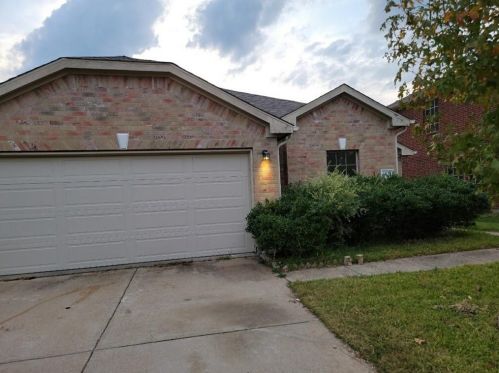 6035 Harbor Glen Dr, Dallas TX  75249-2826 exterior