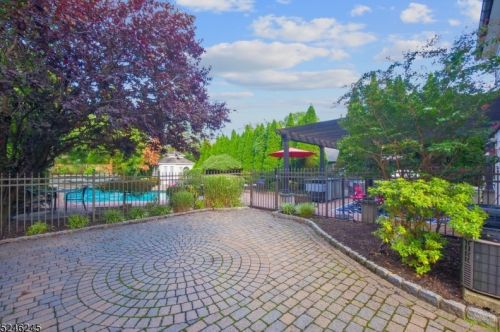 90 Spg Gdn Ave, Nutley NJ 07110-1507 exterior