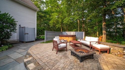 57 Stonehill Dr, Deep River CT 06419-1144 exterior