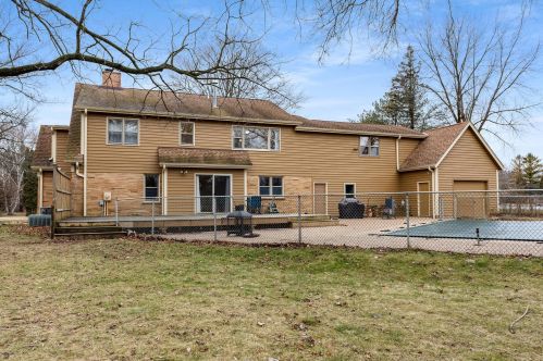 9360 Sleepy Hollow Ln, Milwaukee WI  53217-1242 exterior