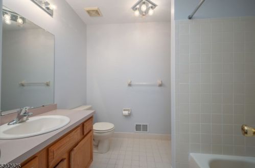 2005 Scarlett Dr, Hackettstown NJ 07840-4523 exterior