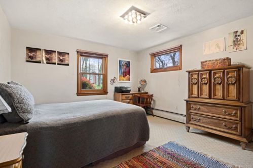 32 Skyline Dr, Farmington CT 06032-2019 exterior