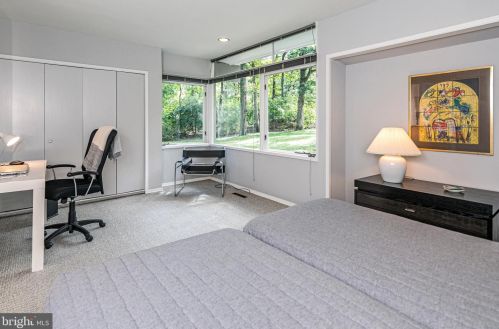 24 Brookstone Dr, Princeton NJ 08540-2402 exterior