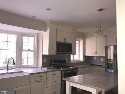 8811 Fircrest Pl, Alexandria VA  22308-2633 exterior