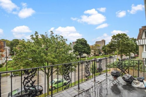 3361 Oakland Ave, Milwaukee, WI 53211-3012