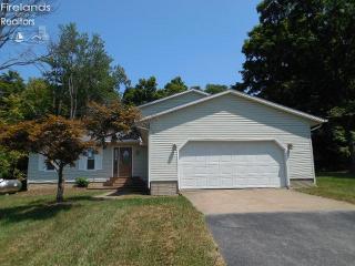 2025 Vermilion Rd, Vermilion, OH 44089-2054