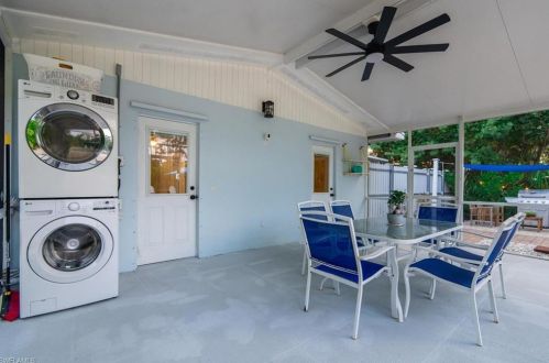 2549 Ter, Naples FL 34104-4322 exterior