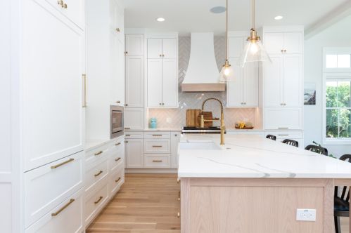 672 Euclid Ave, Elmhurst, IL 60126-4338