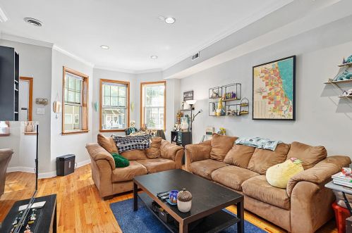 3046 Leavitt St, Chicago IL 60618-8114 exterior