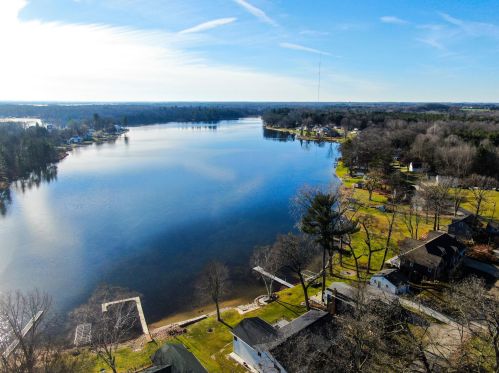 11384 Hydeaway Ct, Middlevle MI 49333-8252 exterior